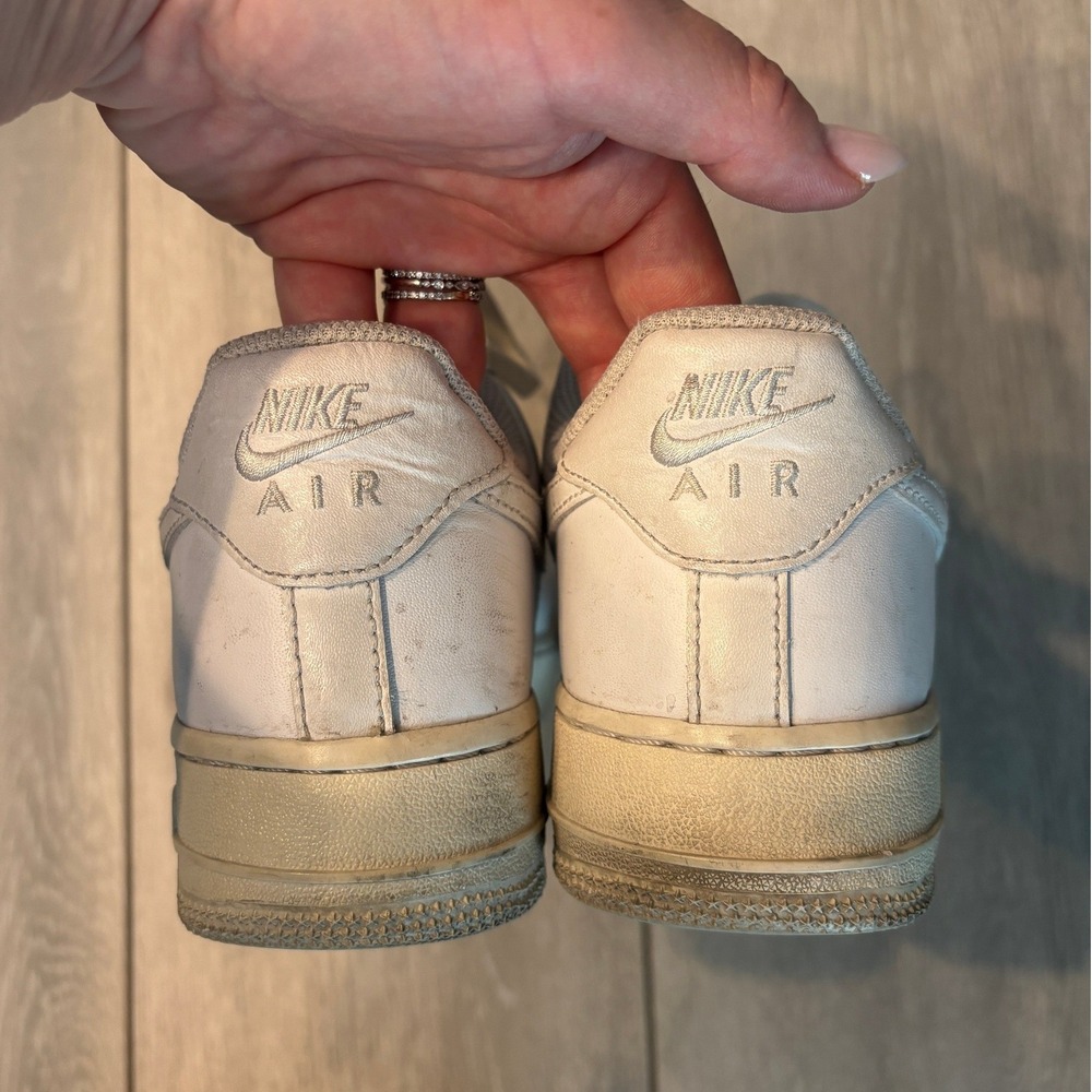 Nike Air Force 1 '07 Triple White Women's Size 8 Low-Top Sneakers - Picture 7 of 7